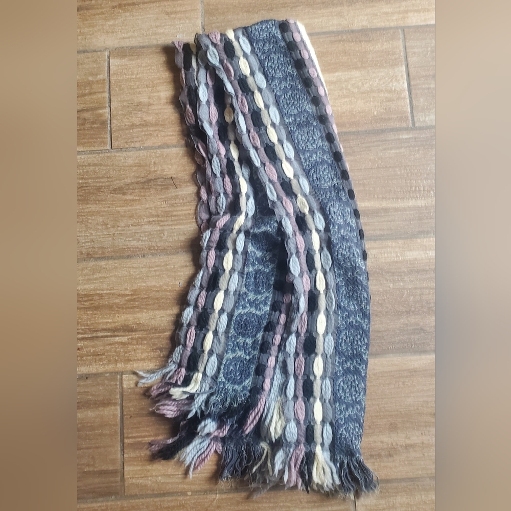 Kenzo Made in Italy Wool and Silk Scarf. - Picture 4 of 16